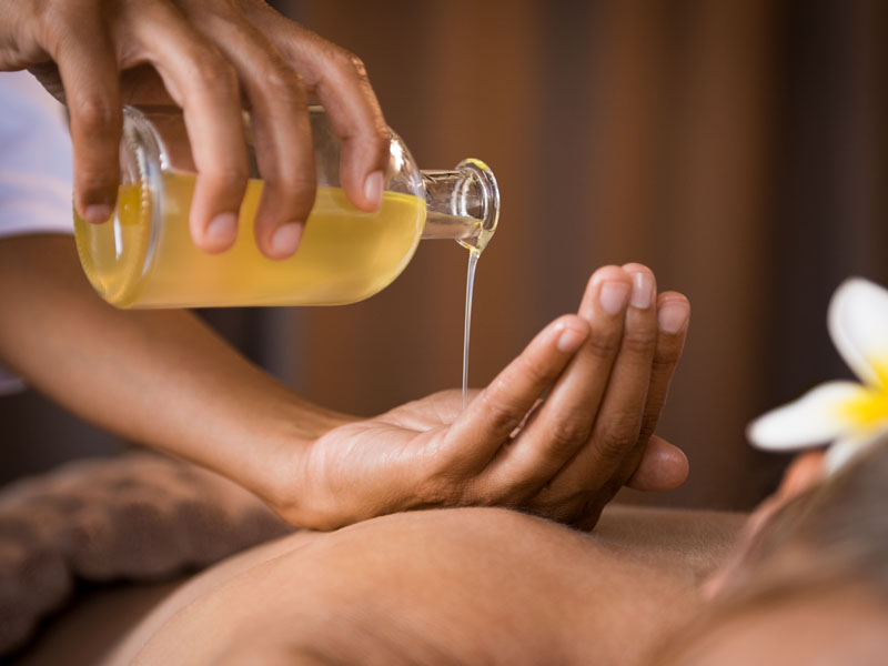 ayurveda oil massage